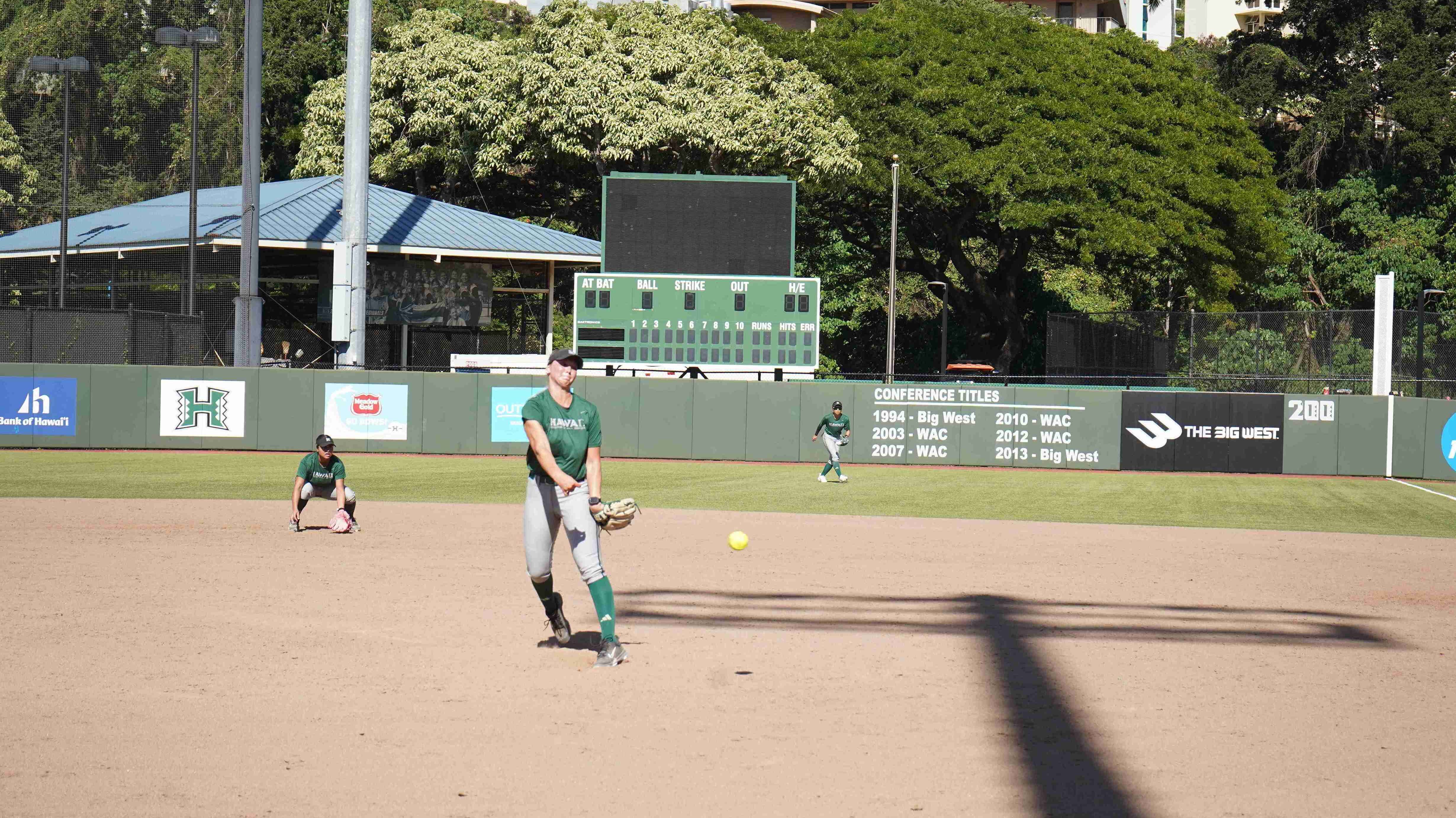Hawaii softball 013126