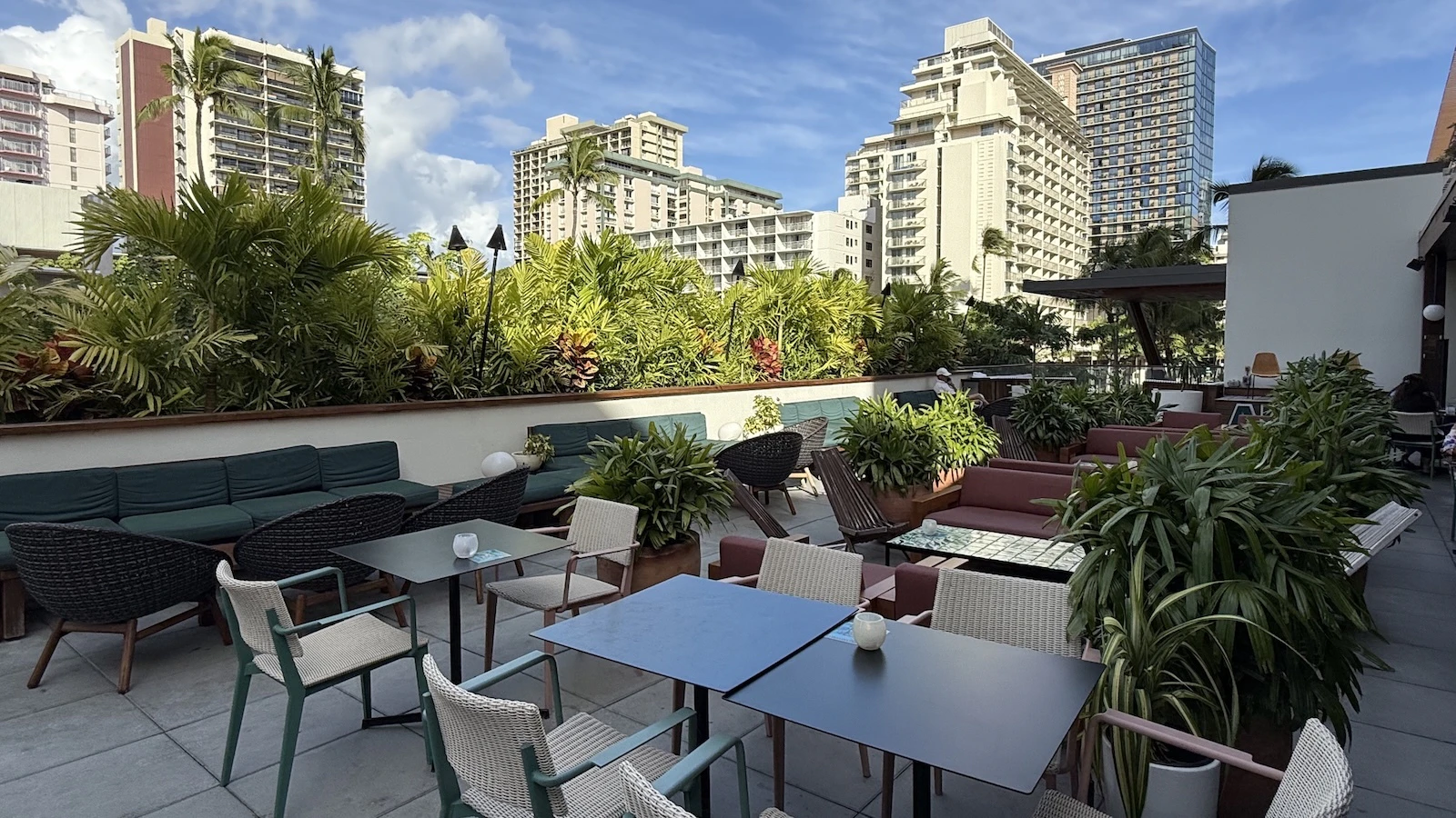 Hideout Waikiki seating