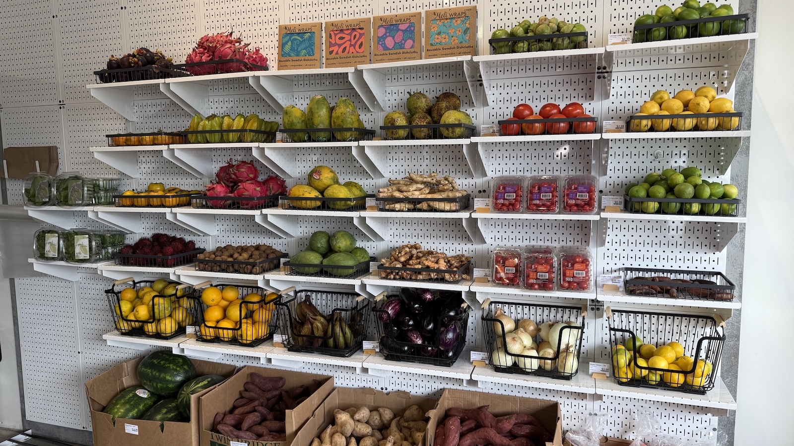 Farm Link just opened its first-ever grocery store and deli – Aloha State Daily