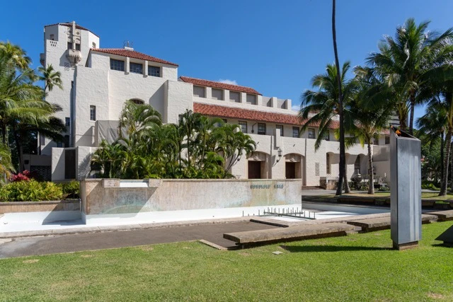 Honolulu Hale i Stock 011324 Medium