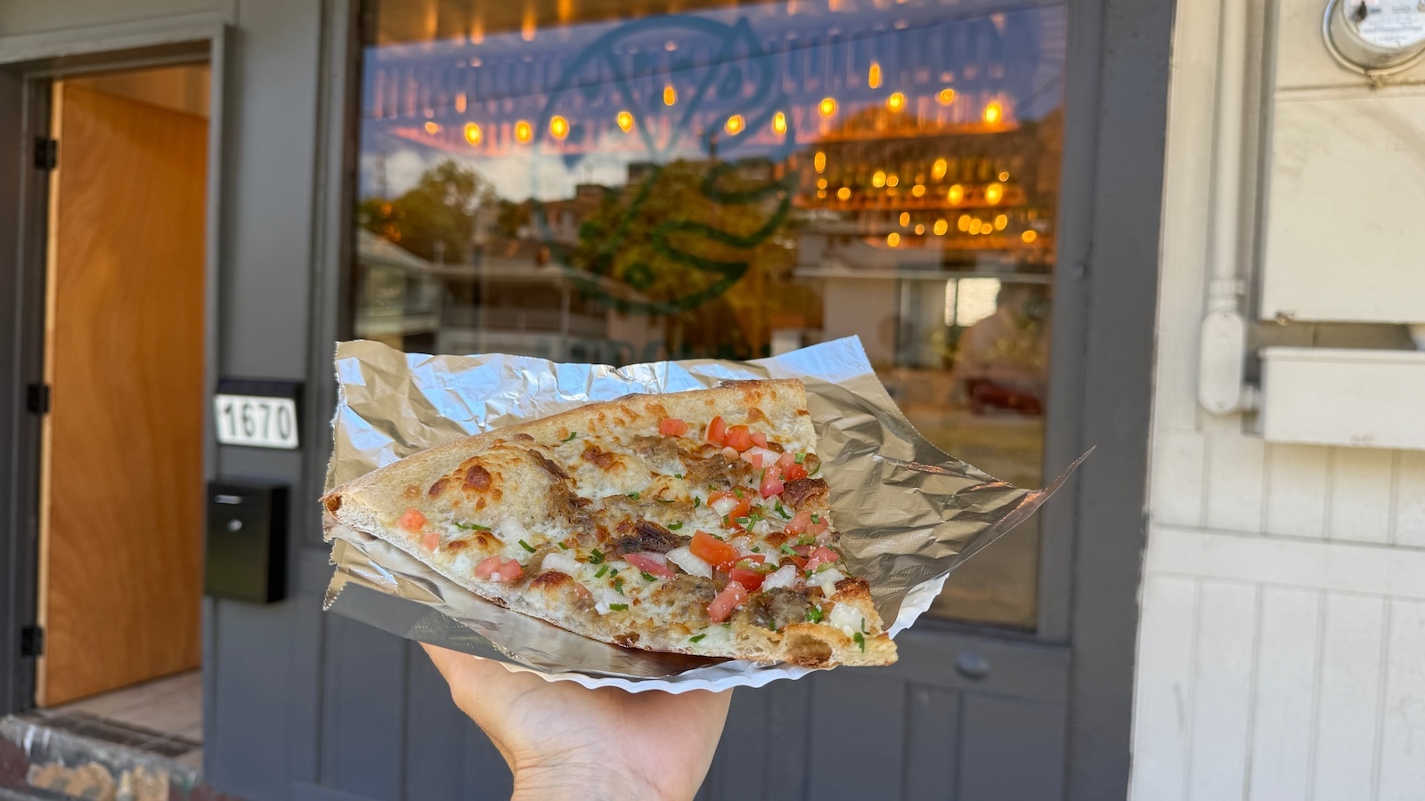 kalua pig pizza
