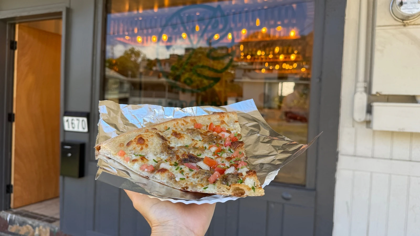 kalua pig pizza