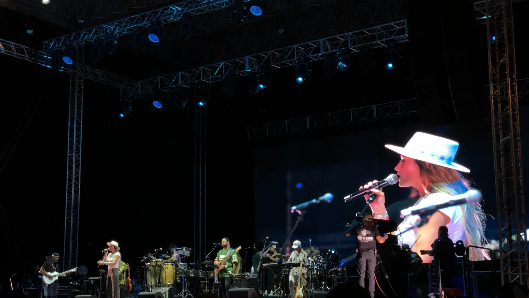 Anuhea was one of the performers who joined Henry Kapono on stage. She performed alongside her classmate from Kamehameha Schools, Kimié Miner.