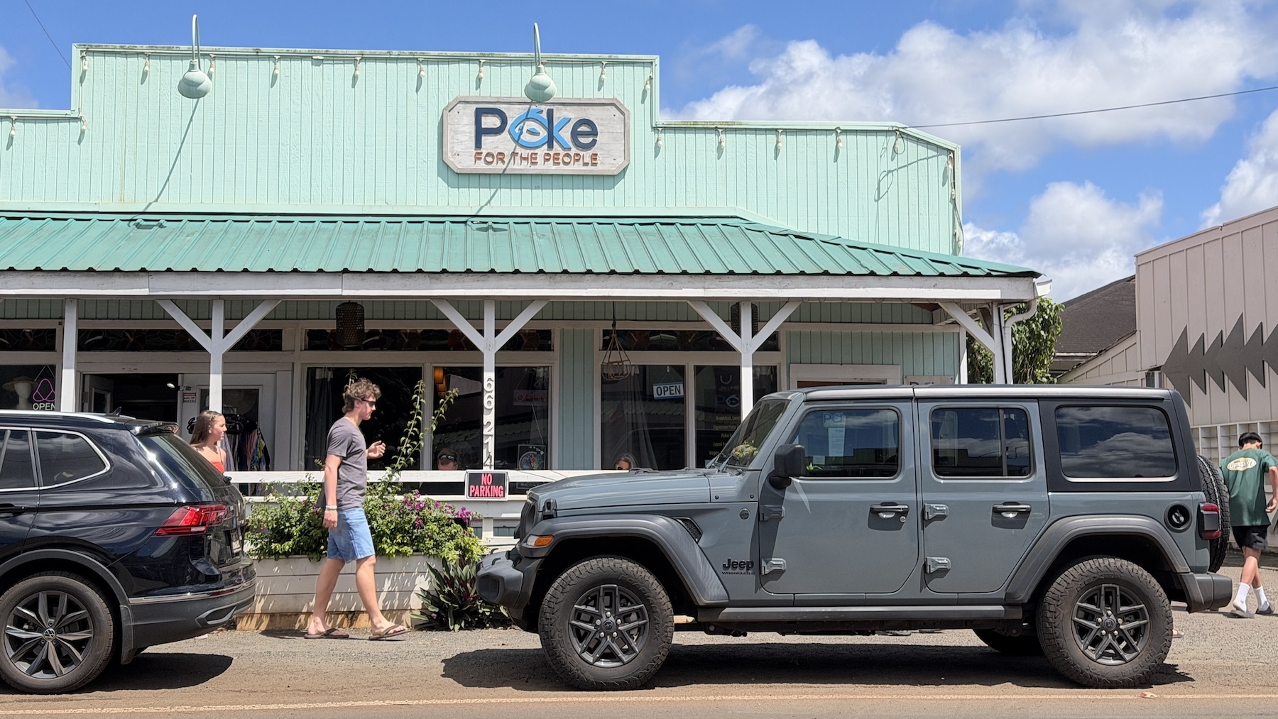 Poke for the People is located across from Storto’s Deli & Sandwich Shoppe and Nalu Health Bar & Café in Haleʻiwa.