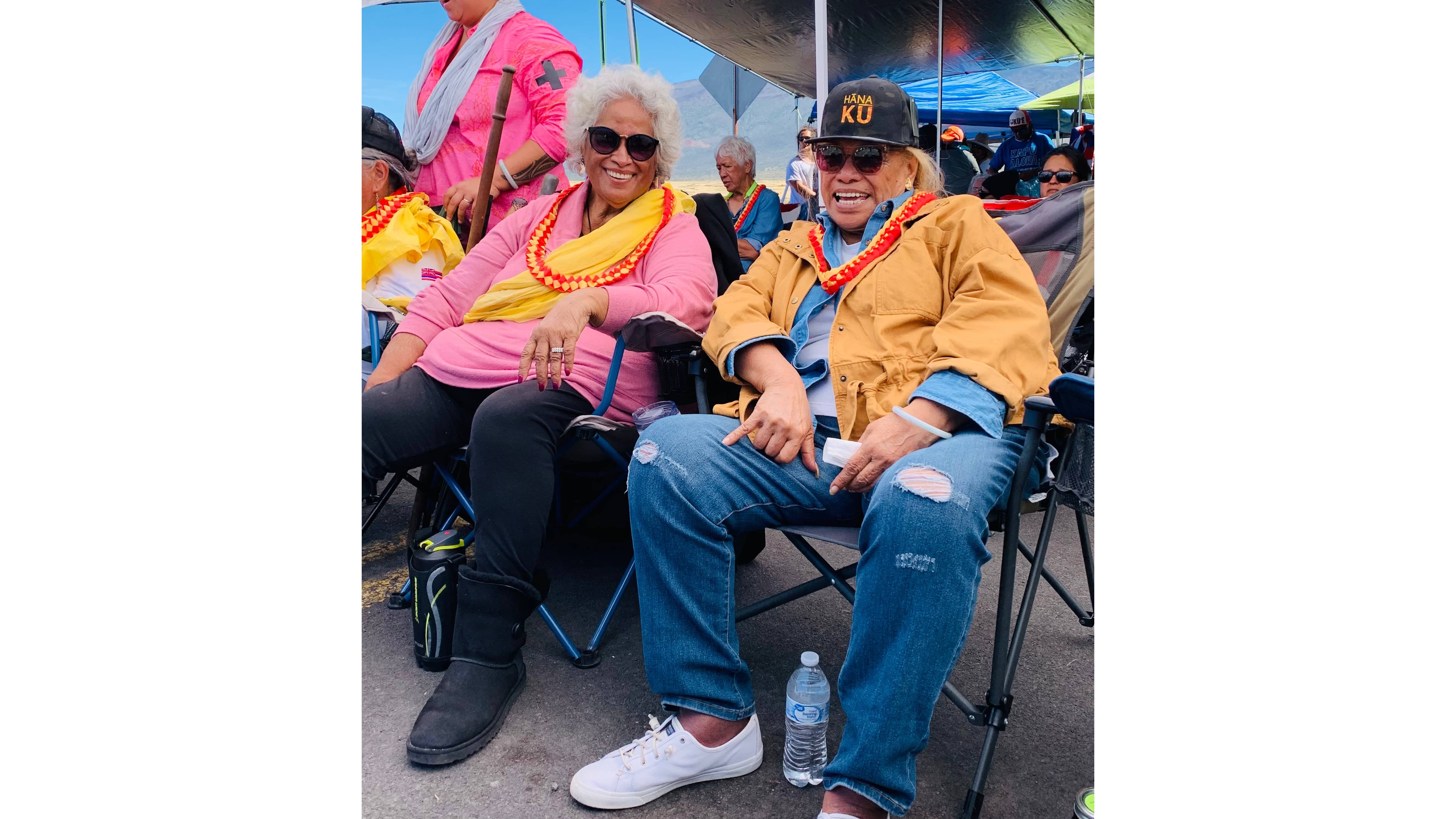 Nālani Kanakaʻole co-led Hālau o Kekuhi with her sister, Pualani Kanakaʻole Kanahele, and later her niece, Huihui Kanahele-Mossman.
