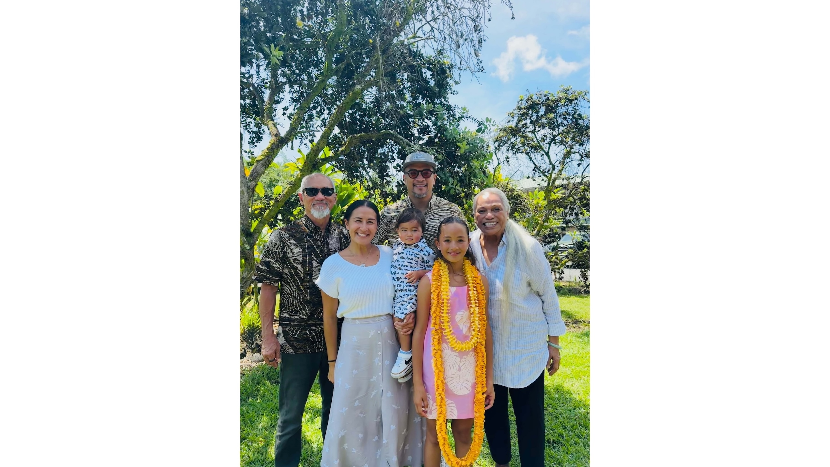 Nālani Kanakaʻole is survived by her husband, Sig Zane; son, Kūhaʻoʻīmaikalani Zane (Shaelene Kamakaʻala); grandchildren, Loliʻi Kamakaʻala Barron and Nāholowaʻa Zane; sister, Pualani Kanakaʻole Kanahele; niece and co-kumu hula Huihui Kanahele-Mossman; and the extended Kanakaʻole, Kanahele and Zane ʻohana, along with the students who continue to carry on her teachings.