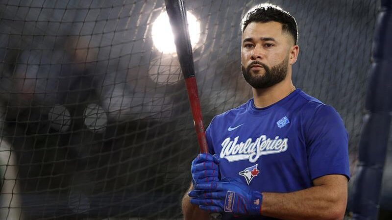 Mid-Pacific alums chip in to send coaches to World Series