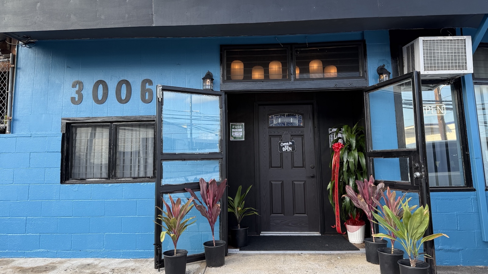 Izakaya Mitch's entrance