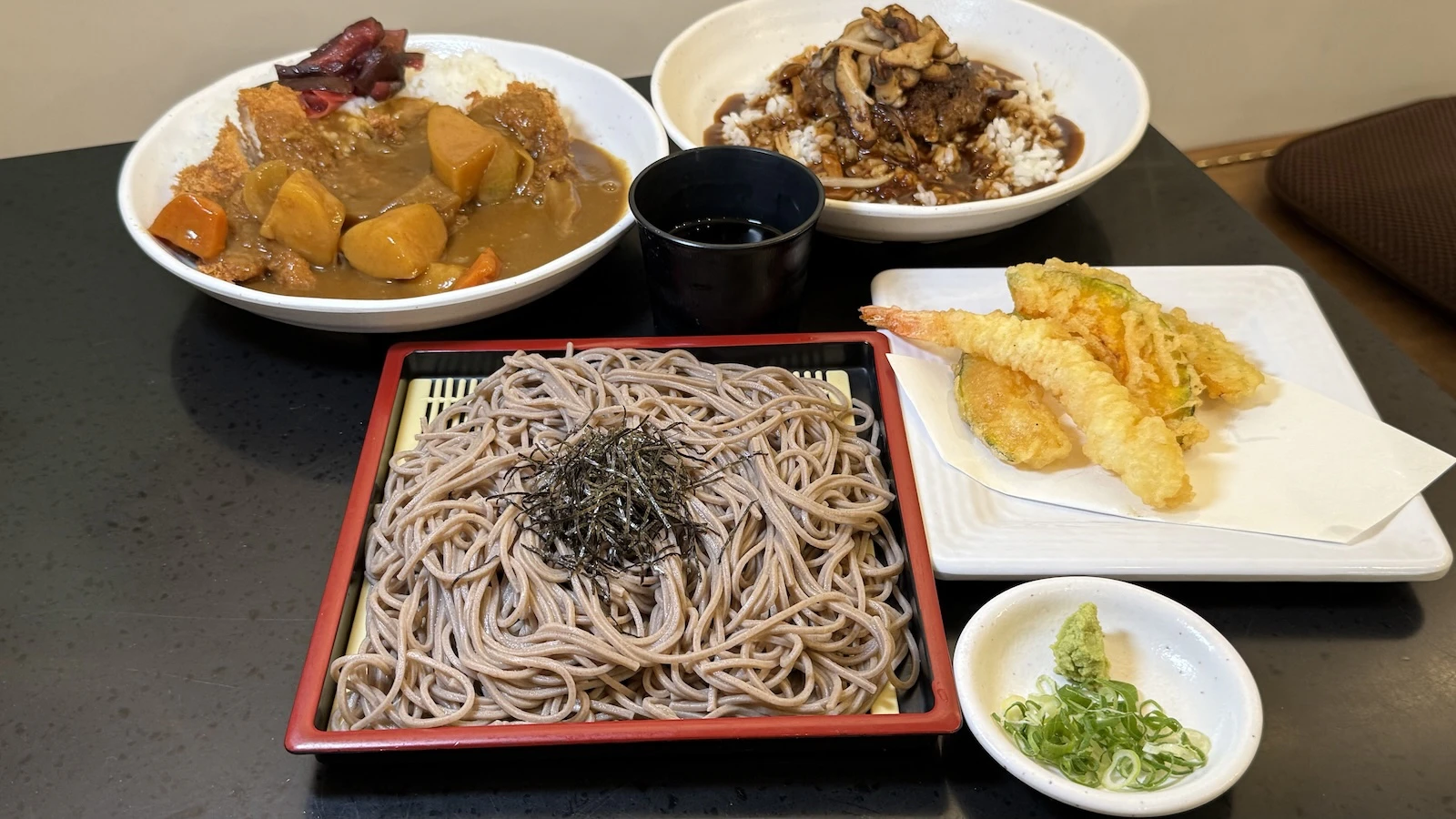 This Kapahulu izakaya now serves lunch