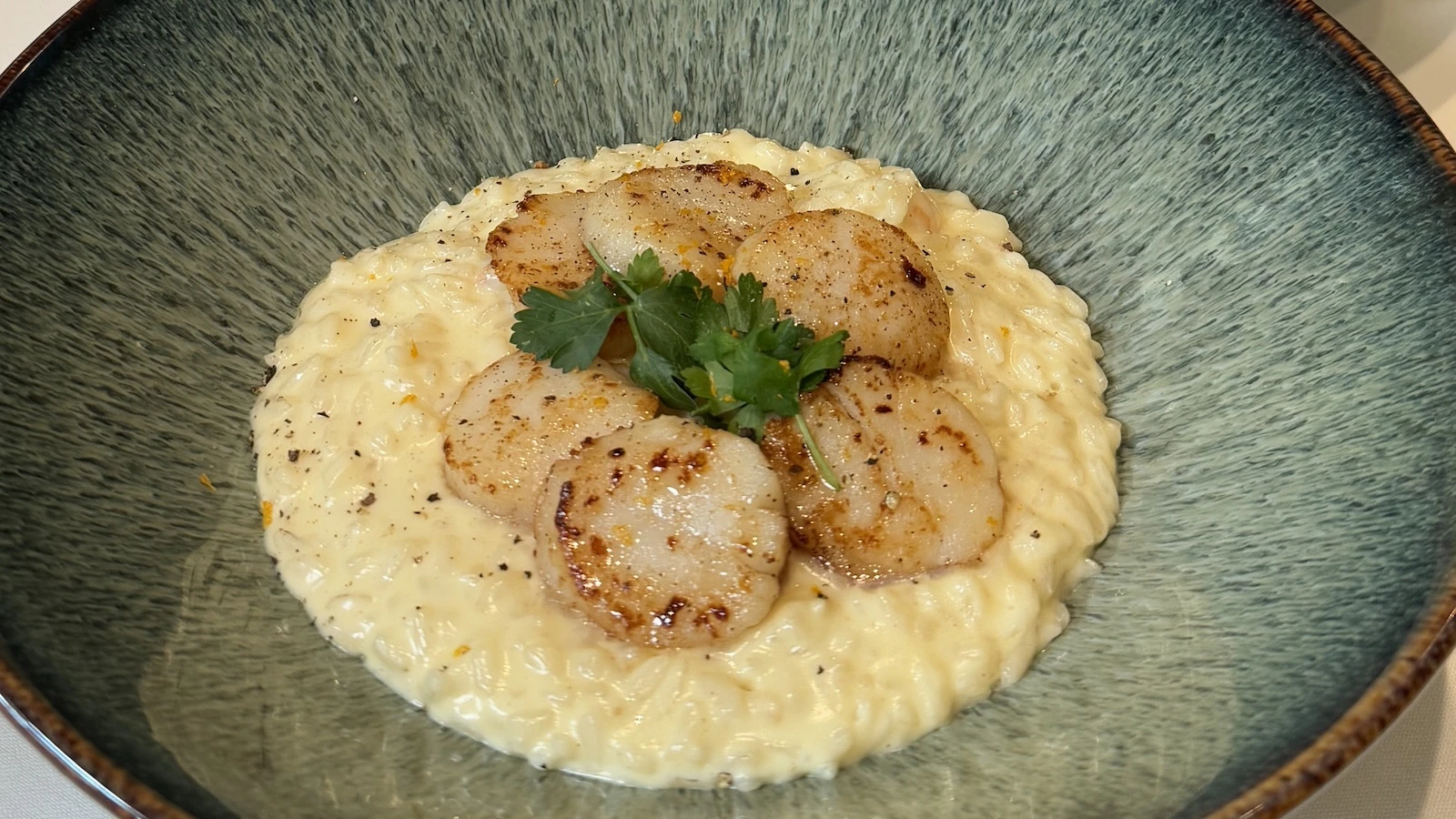 Seared scallops with risotto
