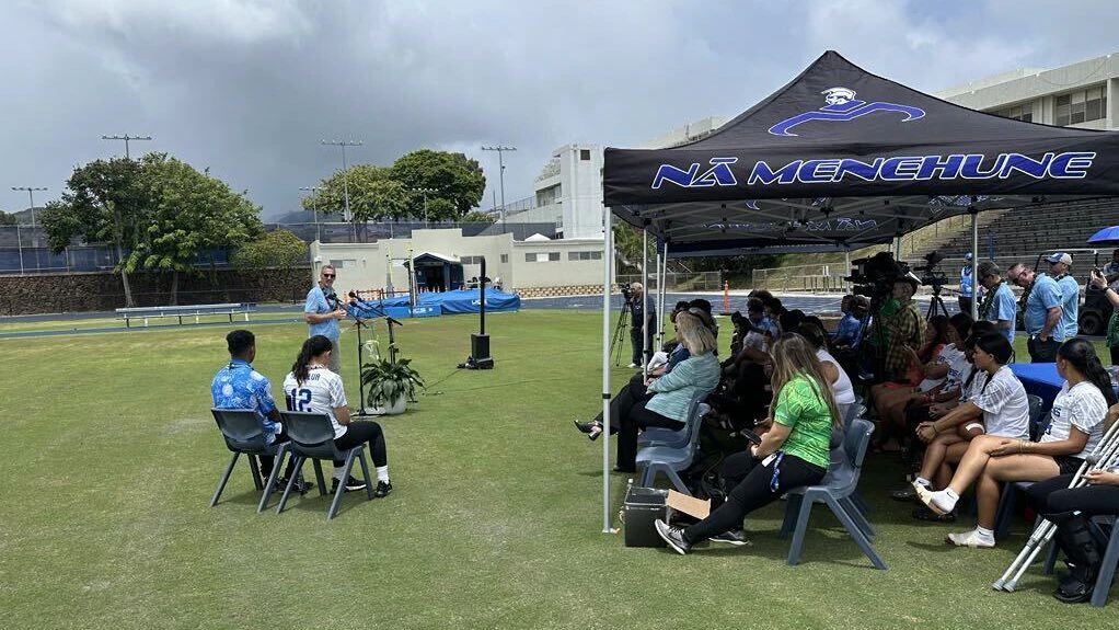 Former NFL QB holds mental health event at Moanalua