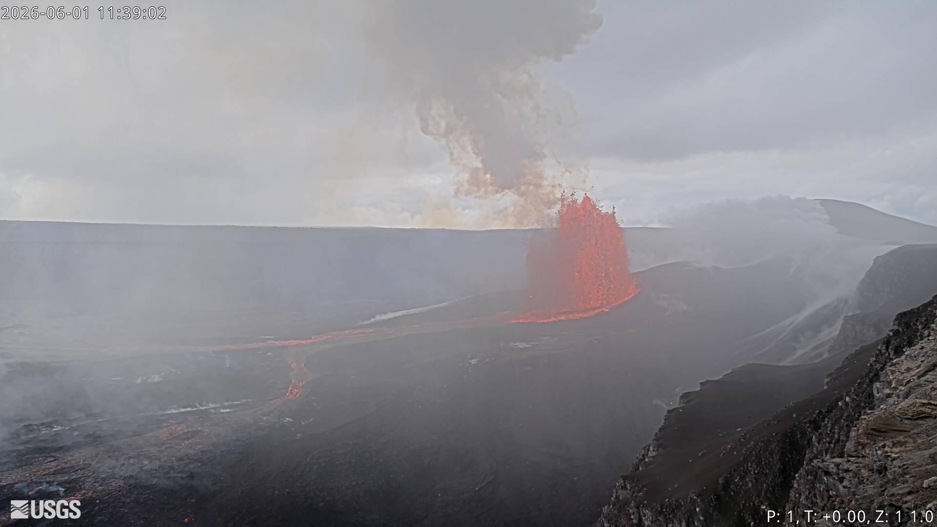 V1cam Kīlauea volcano, Hawaii (west Halemaʻumaʻu crater)