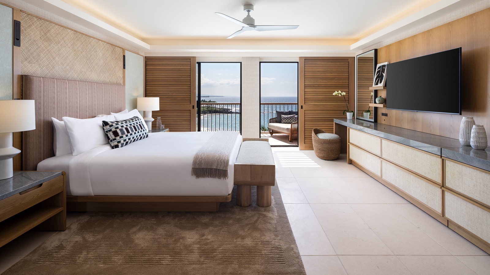 The Mauna Kea Suite master bedroom