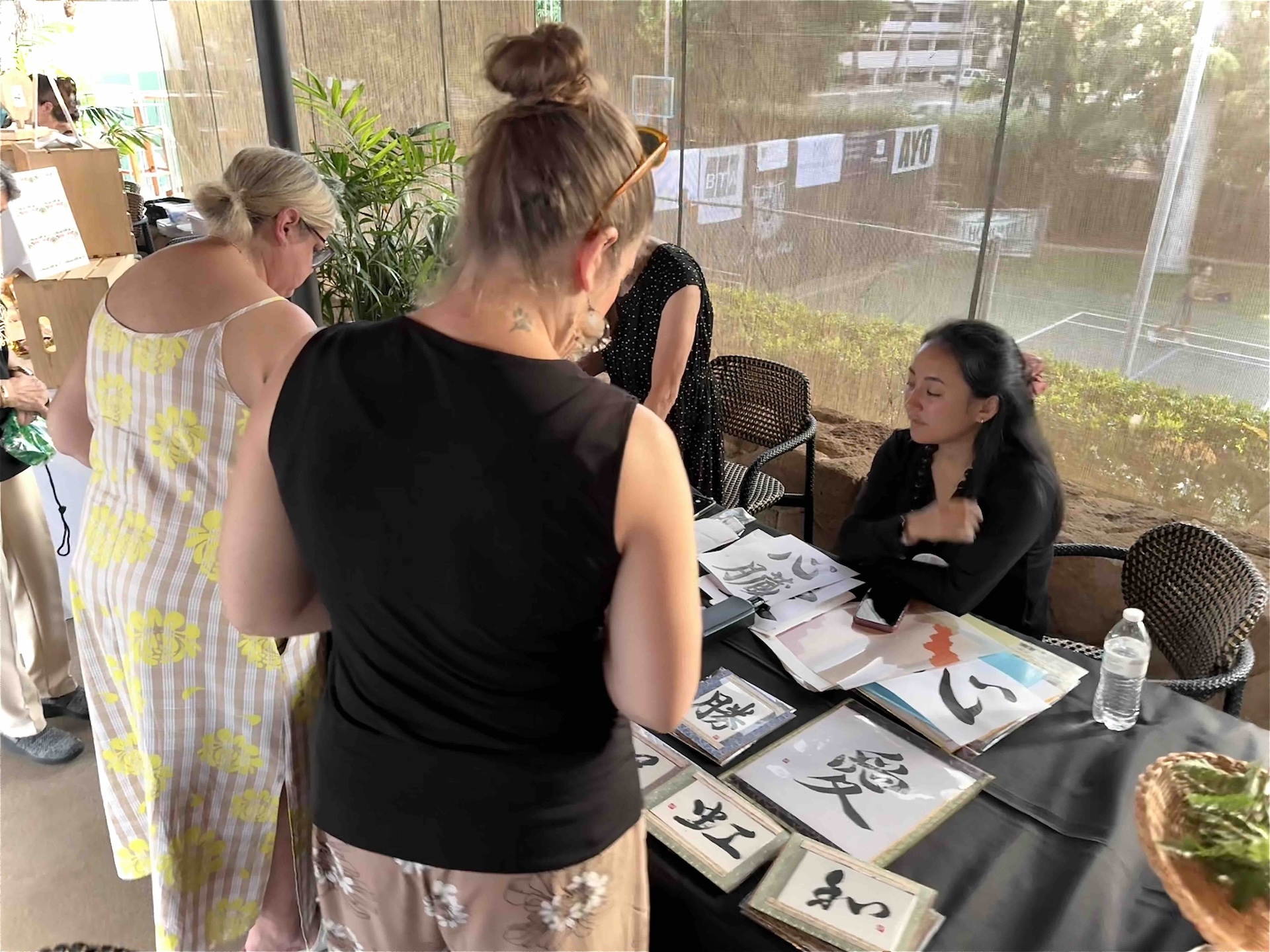 The gala featured keiki vendors and dance entertainers, cultural activities, live music and auctions, among other activities. Pictured: Attendees participate in Japanese Calligraphy instructed by Bihou (Noriko) Iwai under the Kaede Calligraphy School. Not pictured: Dillyn Lietzke leads a lei kūpeʻe workshop with Palai HI. Photo by Kelsey Kukaua Medeiros