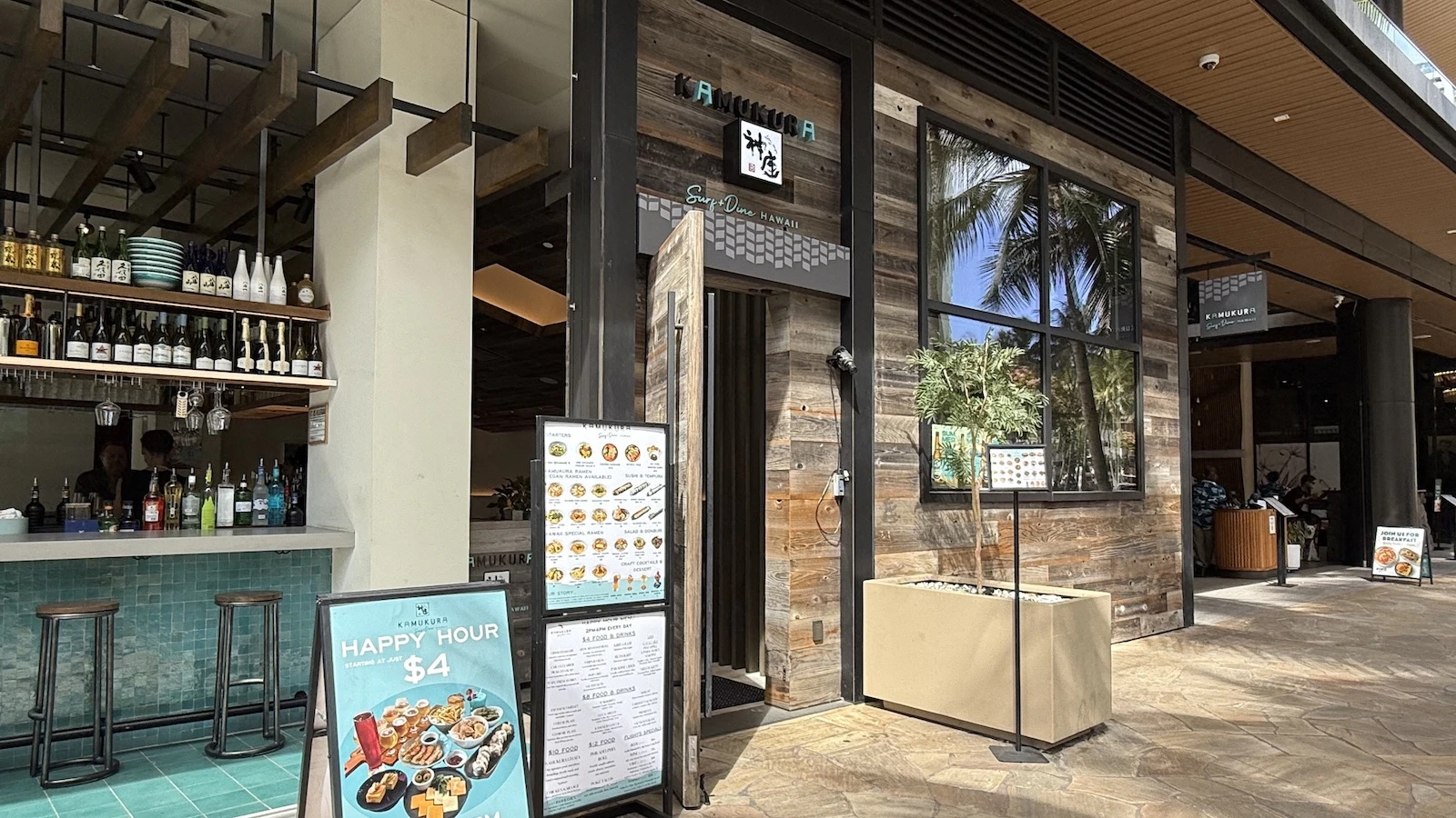 Kamukura Surf + Dine sign