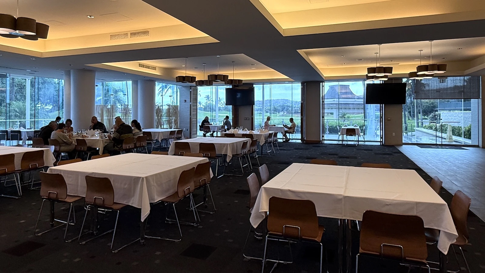 inside of Kapolei Golf Club Restaurant