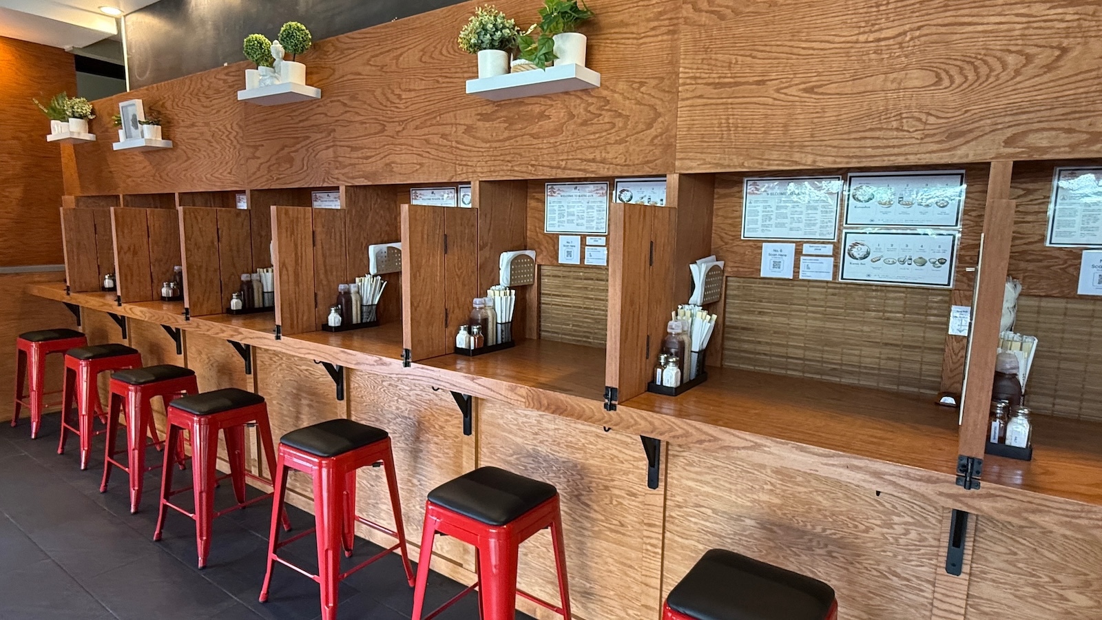 solo dining booths