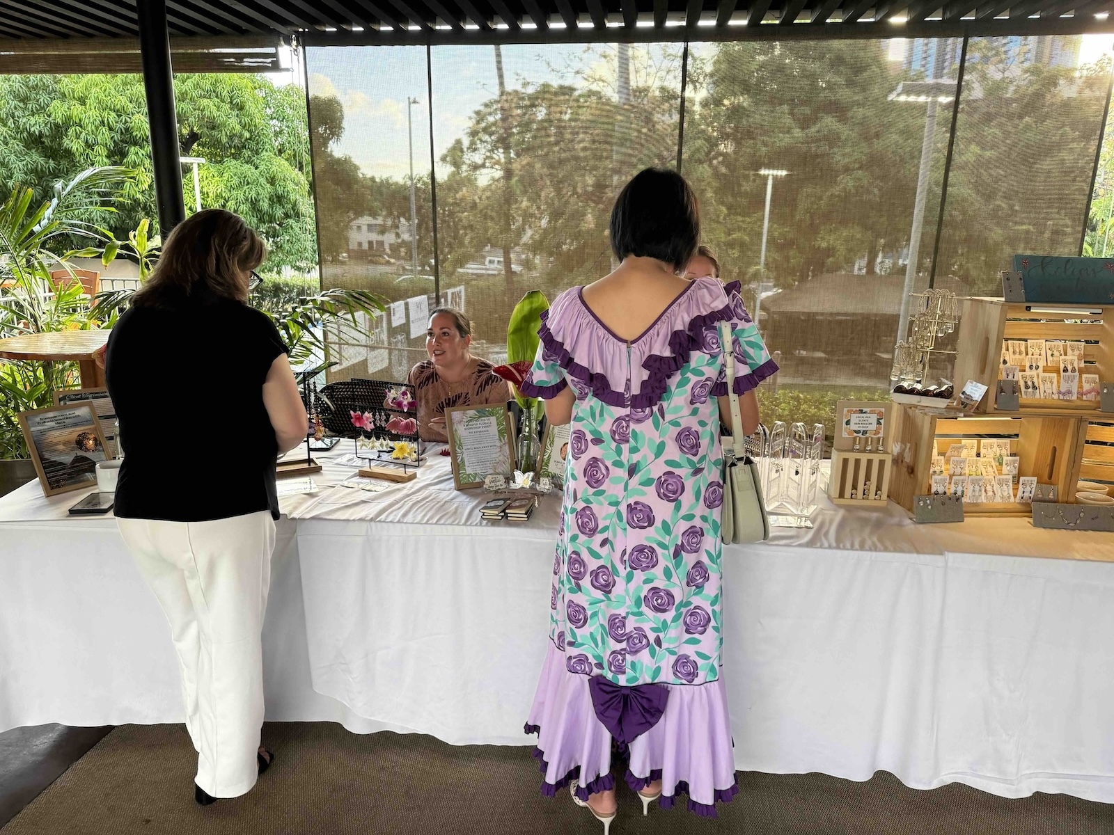 Lauren Danner of Koleaʻs Creations donated a portion of the proceeds to support HCAN. Photo by Kelsey Kukaua Medeiros