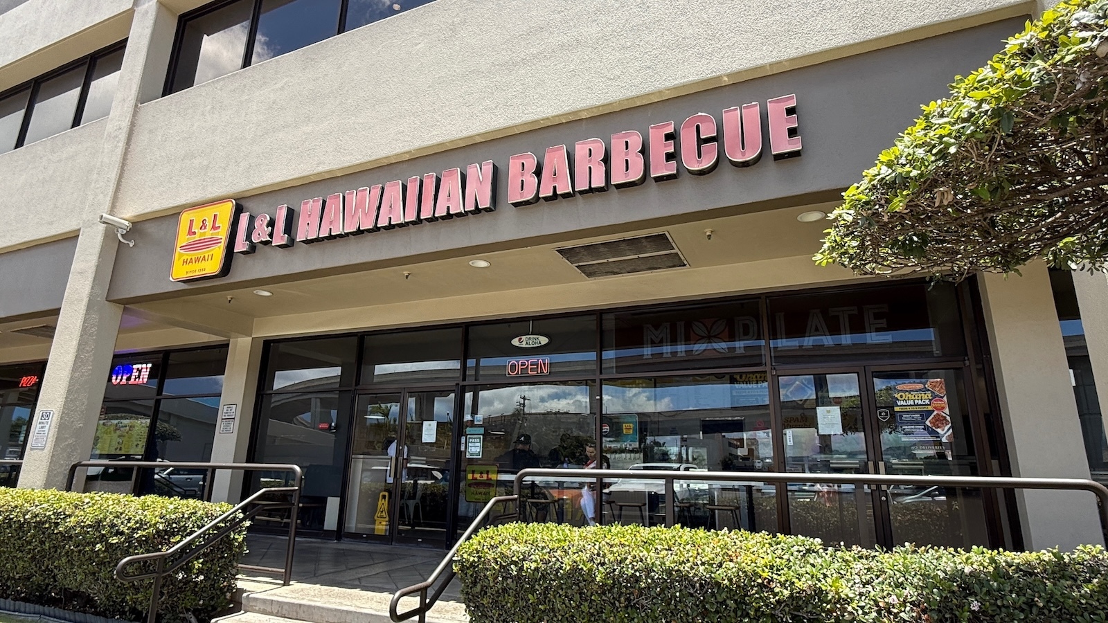 L&L Hawaiian Barbecue sign