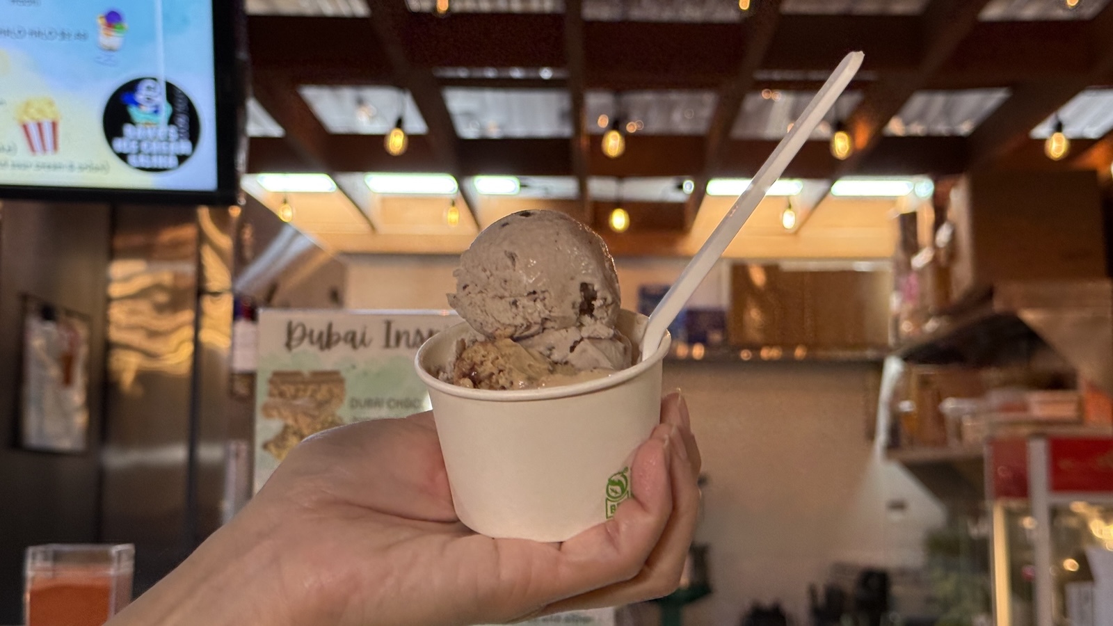 Liliha Food Court Daves Ice Cream 100925