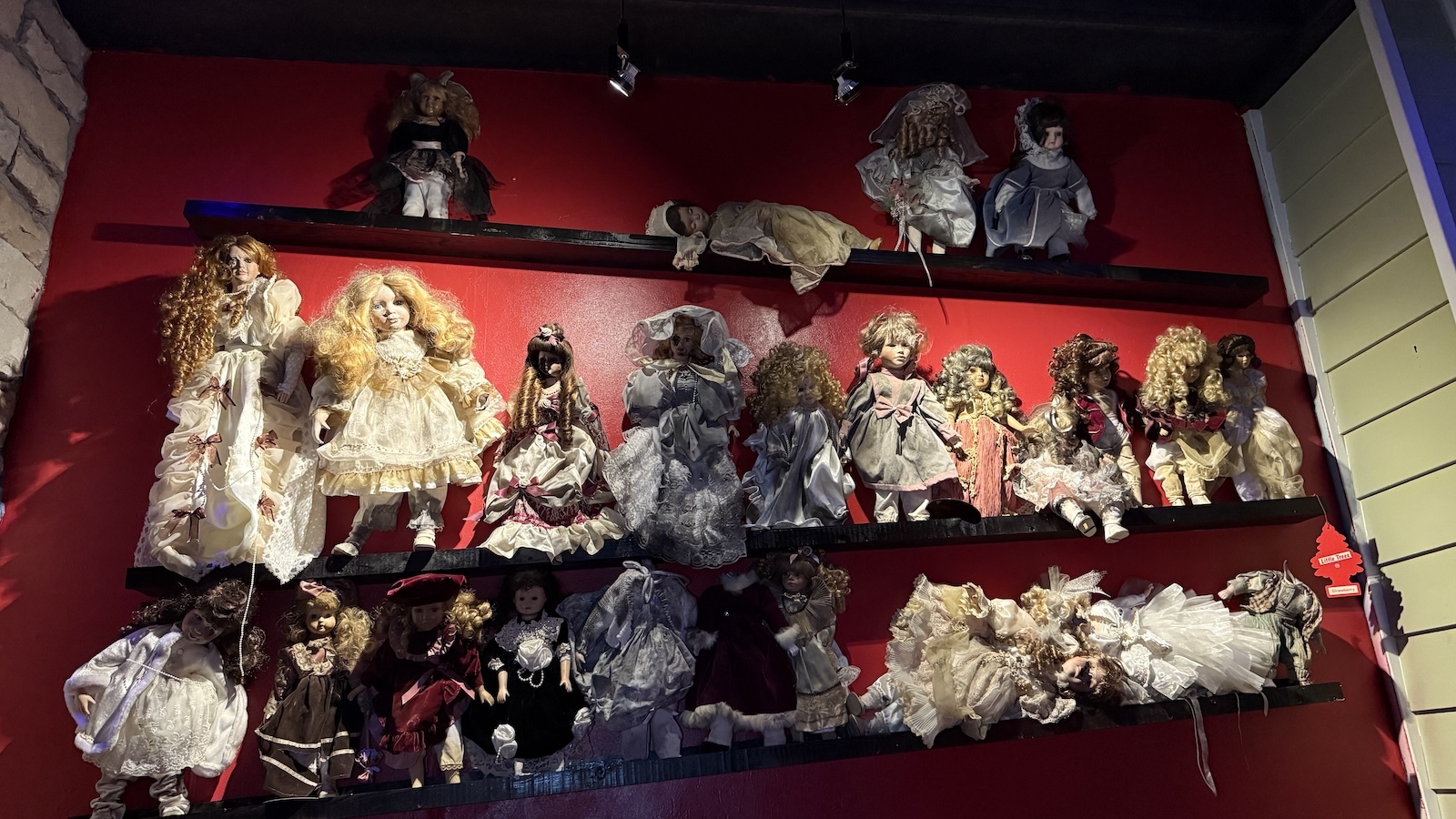 doll display