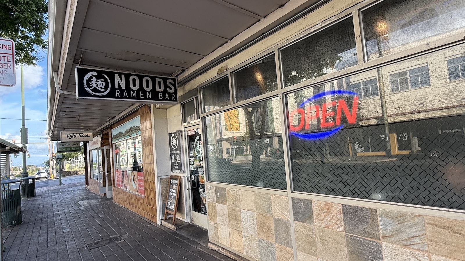 Noods Ramen Bar sign