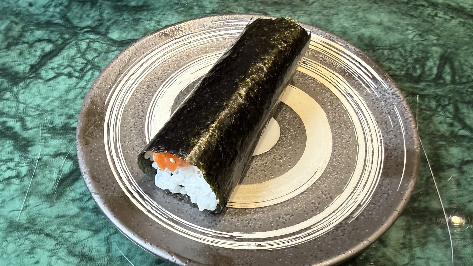 salmon hand roll
