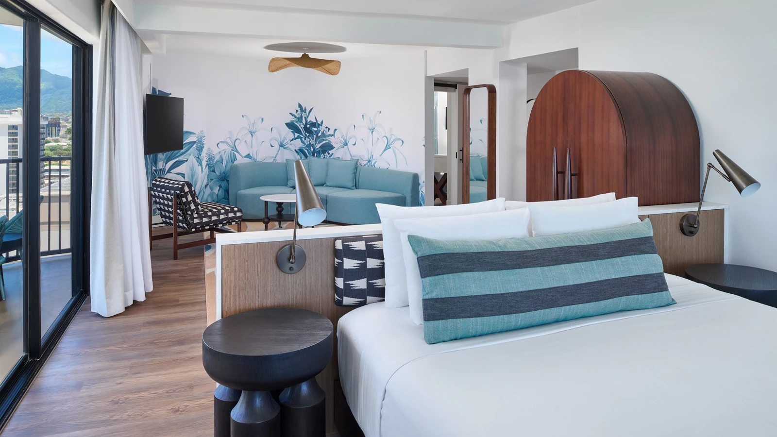 The new guest rooms were designed by PowerStrip Studio in collaboration with WCIT Architecture and DTL – a Hawaiian Strategy Studio.
