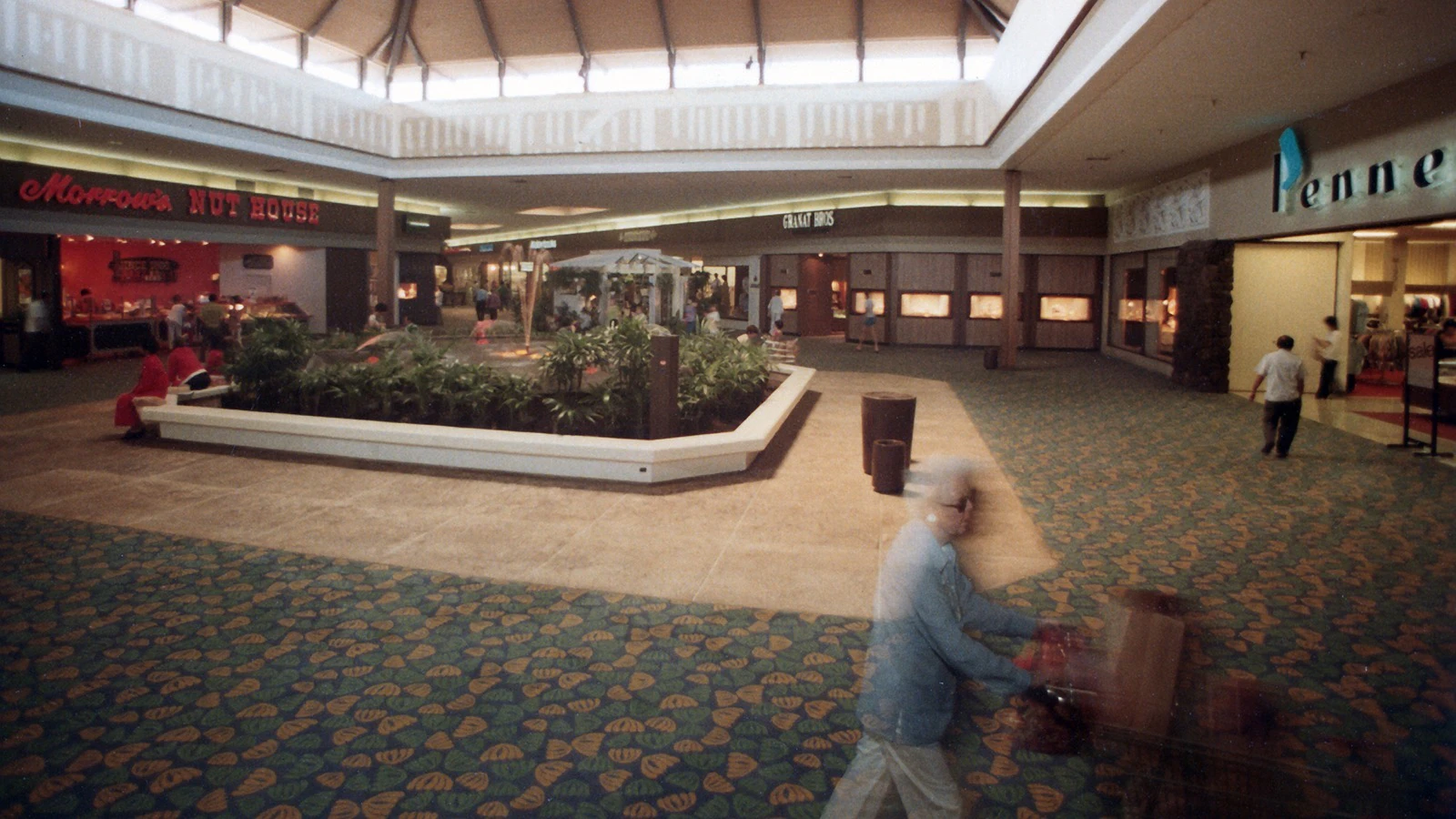 The old Center Court at Kāhala Mall