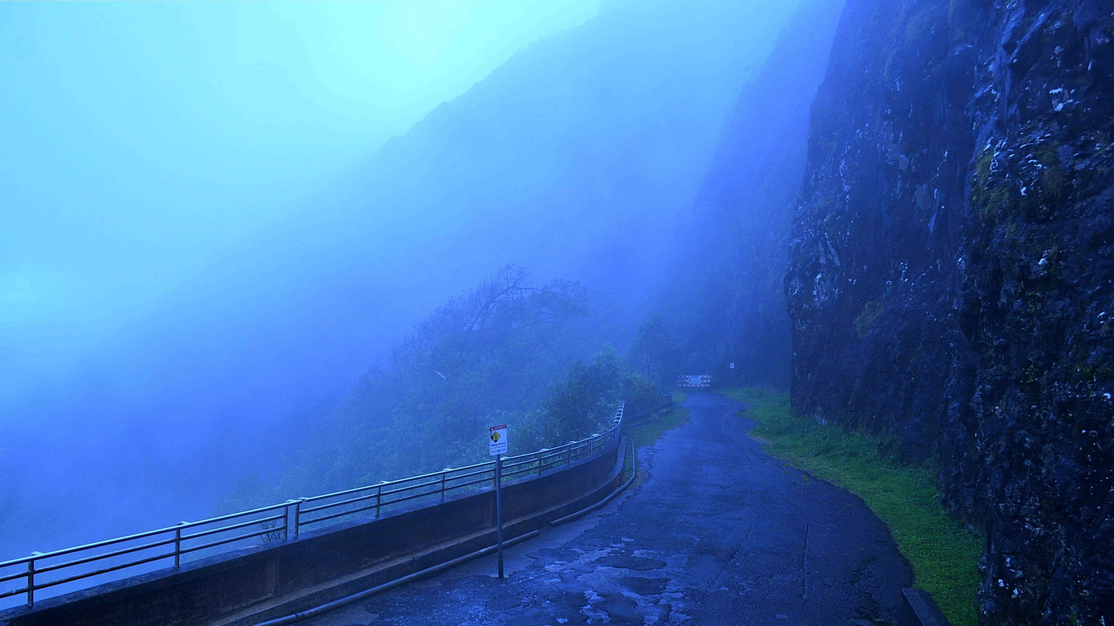 Eerie photo of the Old Pali Road