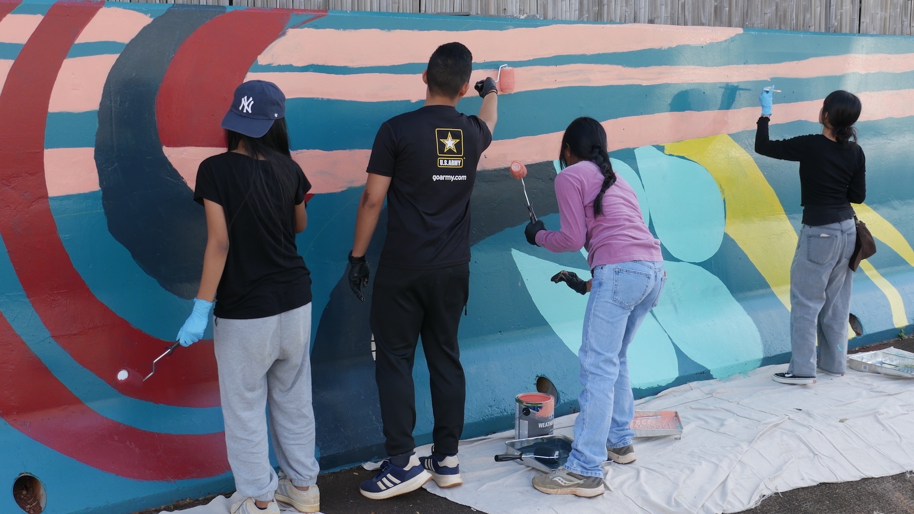 Students paint mural along Kamehameha Highway