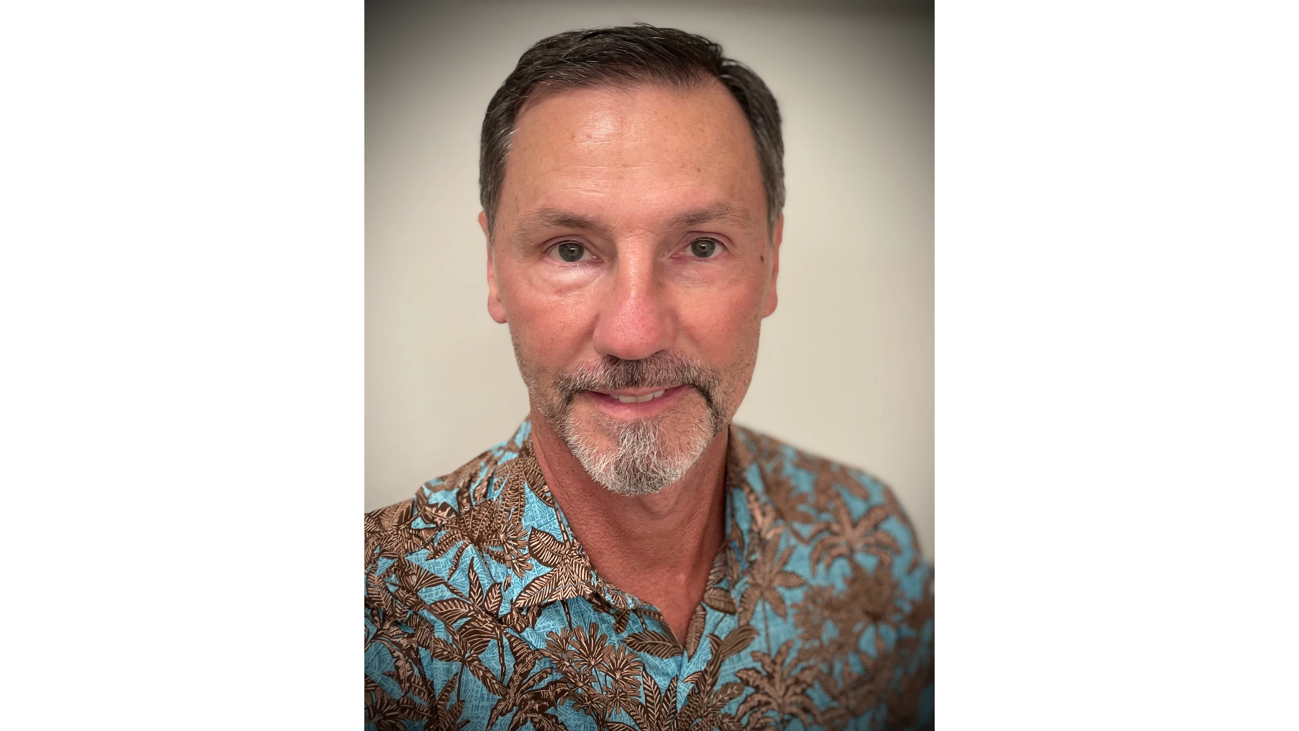 Australian director brings “Side by Side by Sondheim” to Mānoa Valley Theatre