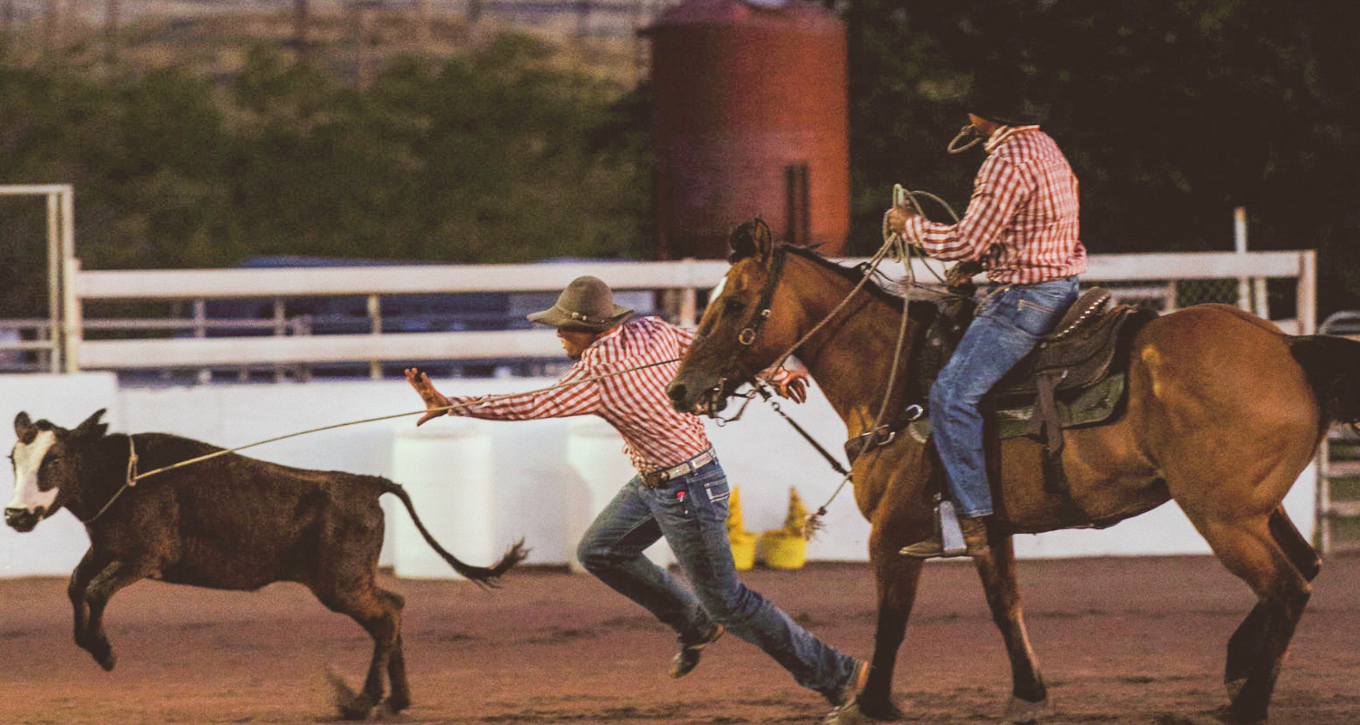 The Waikoloa Stables arena lit up last Thursday as the cowboys, horses and spirit of the paniolo rode in for friendly competition, as part of the newly launched experience called “Paniolo Legends Under the Lights” on Hawaiʻi Island.
PC: 1832 Hawaii Living Co. Paniolo Legends Under The Lights, Photo credits Dave Deuchler, Keanu Captures
