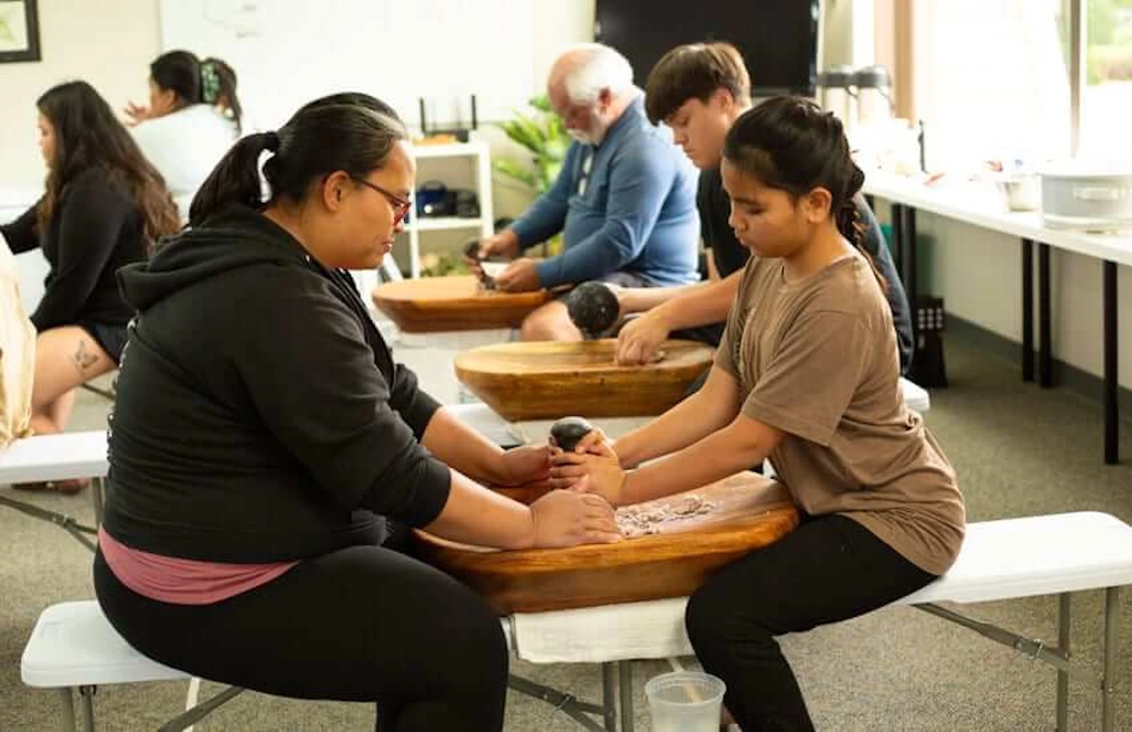 Keola Kaʻula and her daughter, Kainani Kaʻula-Inos, kuʻi kalo (pound taro) during a Papa Kuʻi workshop held in collaboration with Loʻi Loa LLC at the AloHā Resource & Community Center on July 5, 2025.