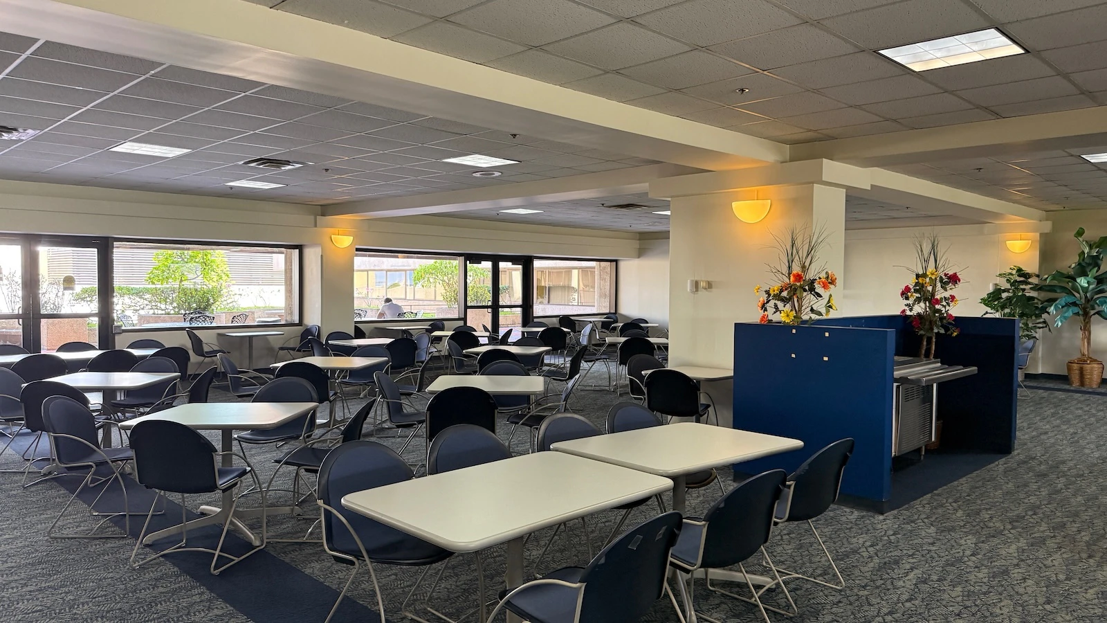 cafeteria seating