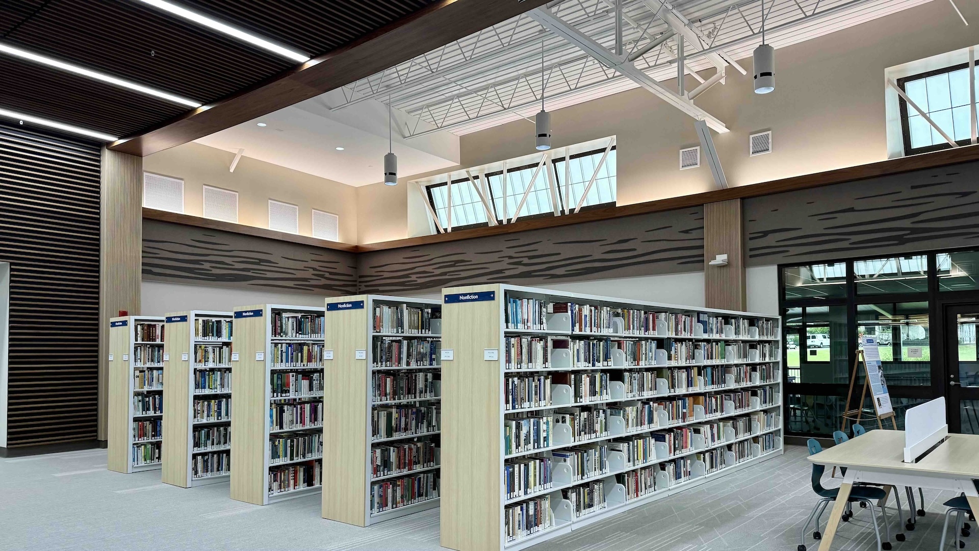 The facility features a nearly 27,000 library book collection and expanded archives with a climate-controlled vault; a “History Wall,” or photo timeline connecting past and present; and an extended reality design lab with technological capabilities for Artificial Intelligence, Virtual Reality and Augmented Reality. Photo by Kelsey Kukaua Medeiros