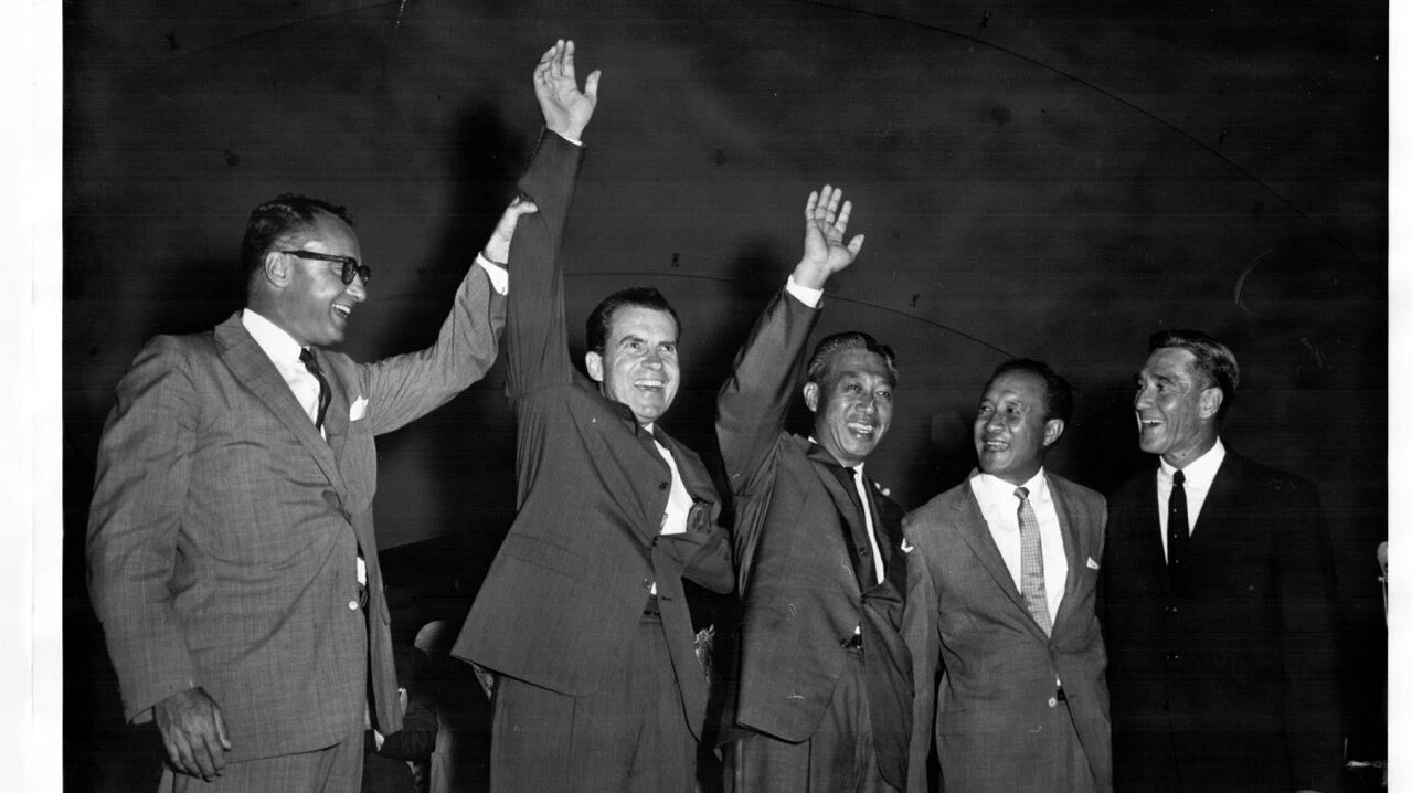 Hawaiâi Gov. William Quinn and then-Vice President Richard Nixon