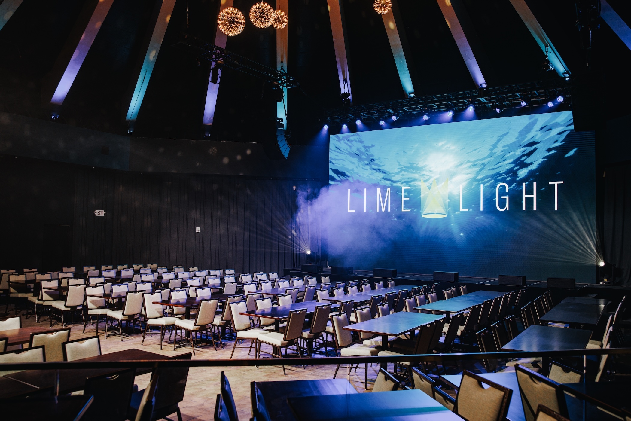 Limelight Hawaiʻi is a flexible entertainment space that can seat up to 400 guests with table service.