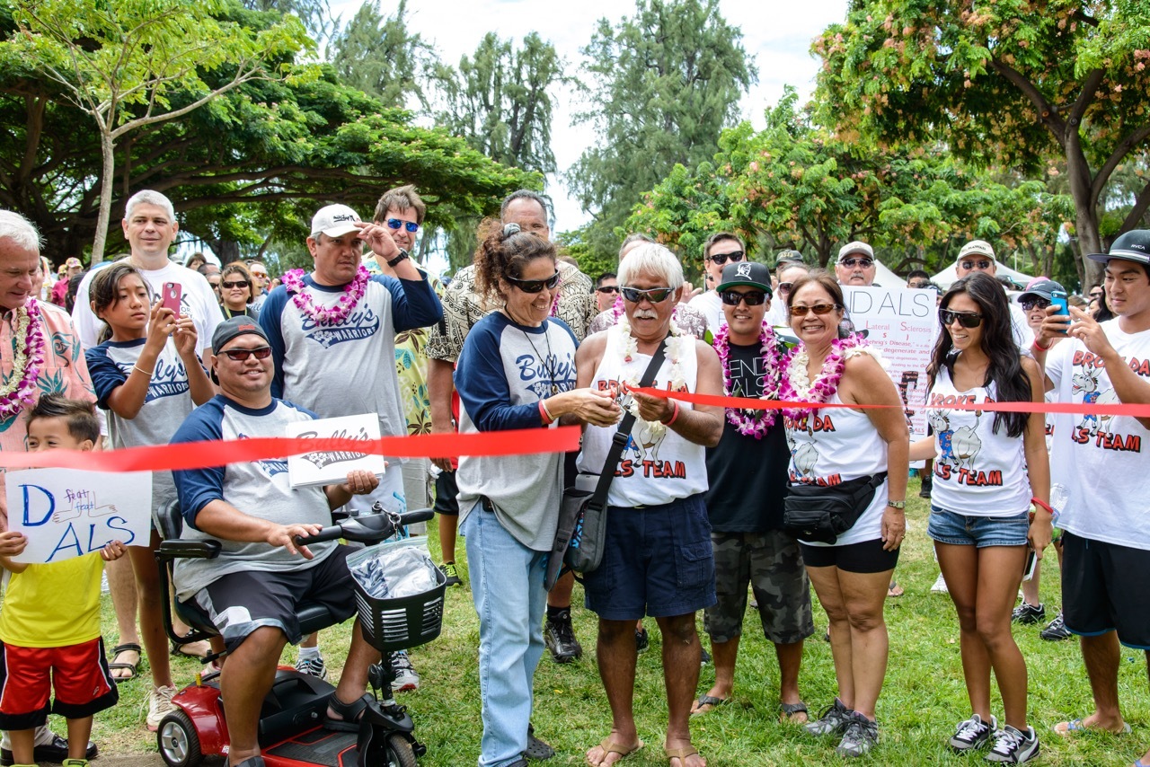 Gary “Black” Miyashiro cuts the ribbon at inaugural ALS walk at Kapi‘olani Park in 2013