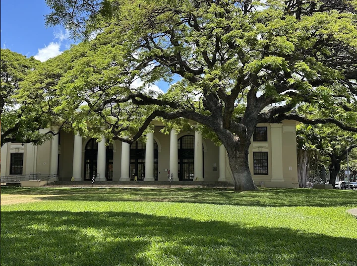 The Hawaiʻi State Library is located next to ʻIolani Palace in Honolulu.