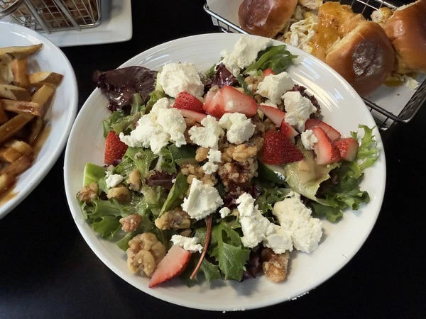 Strawberry and walnut salad