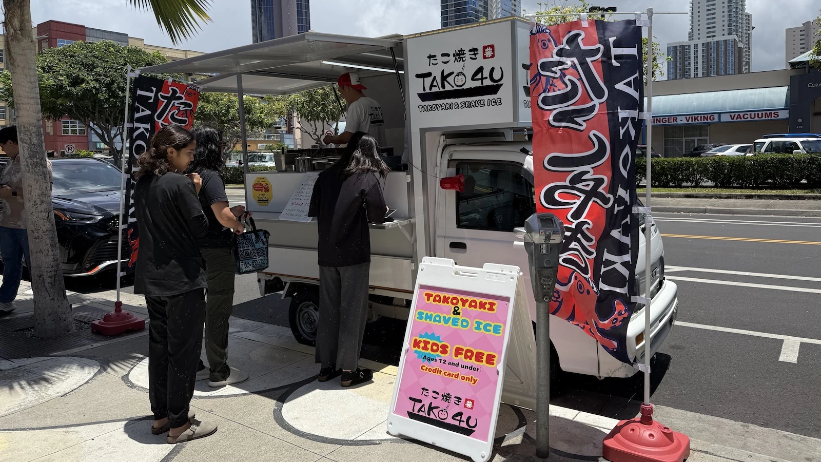 Have you spotted this adorable takoyaki truck?