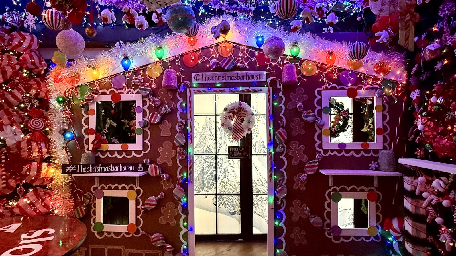 The Christmas Bar Hawaiʻi is now open