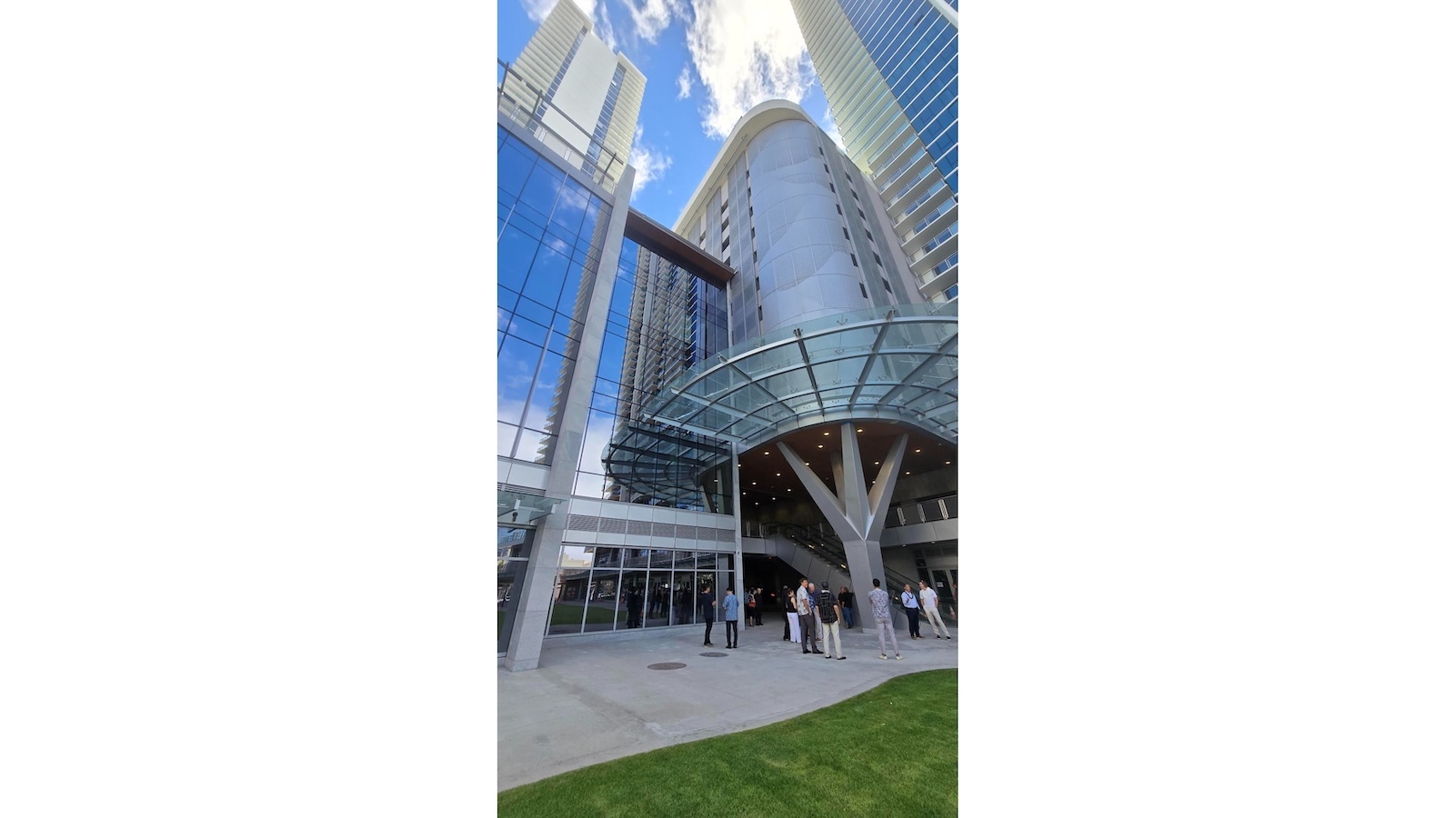 The Park on Ke‘eaumoku has 972 residential units in two 44-story towers, along with nearly 72,00 square feet of commercial space and a park.