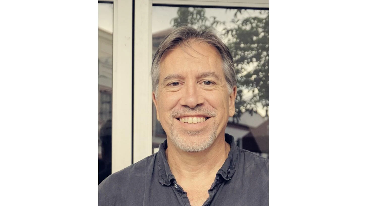 Tony Pisculli shares behind-the-scenes moments from his play, “The Magic of Polly Amnesia”