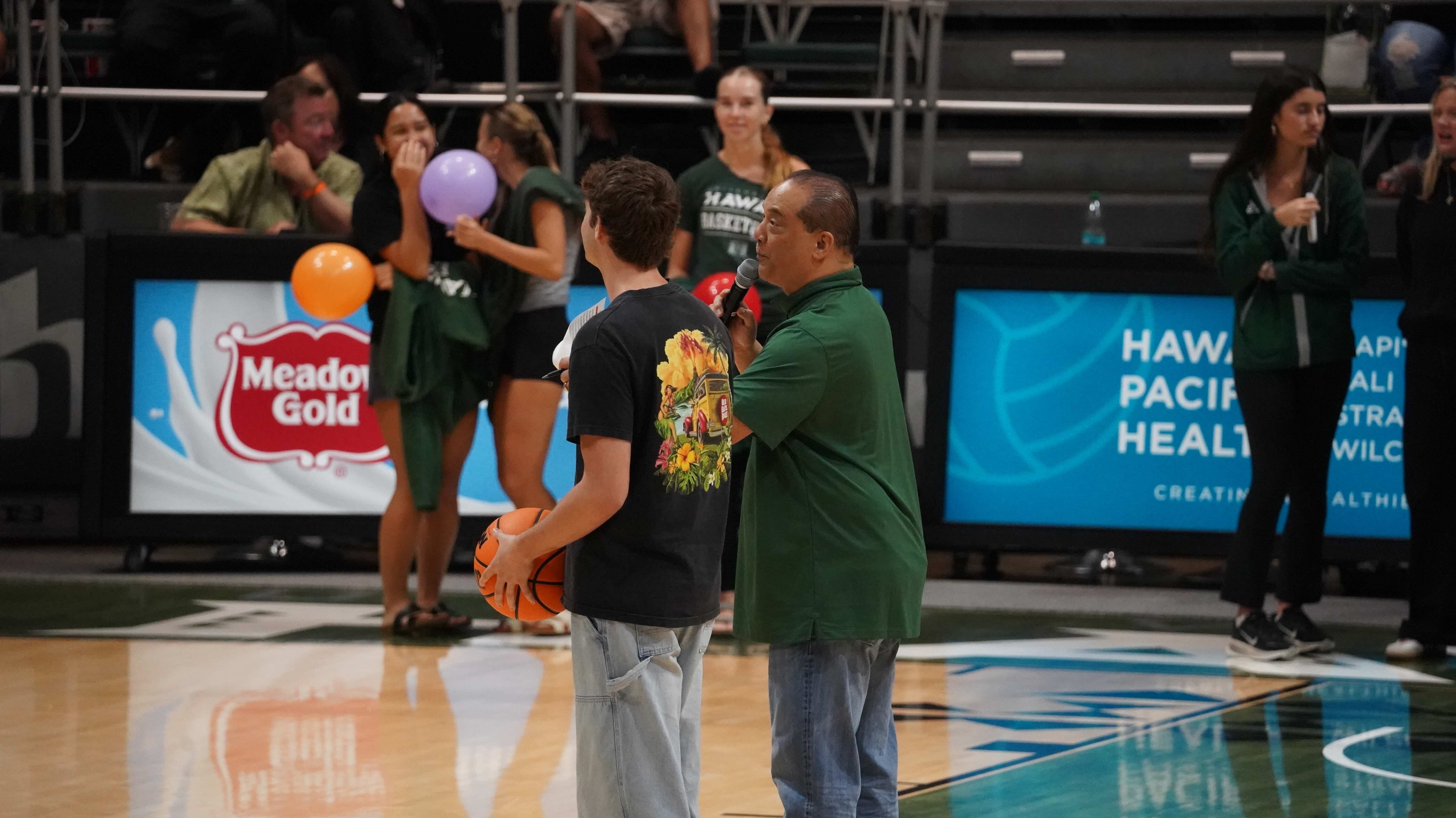 UH basketball four shot challenge 012726