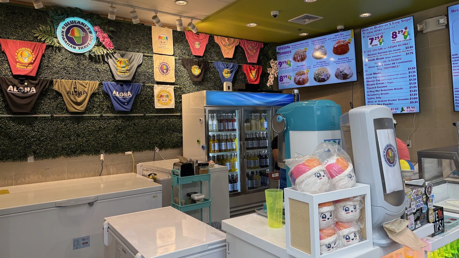 Ululani's Waikiki interior