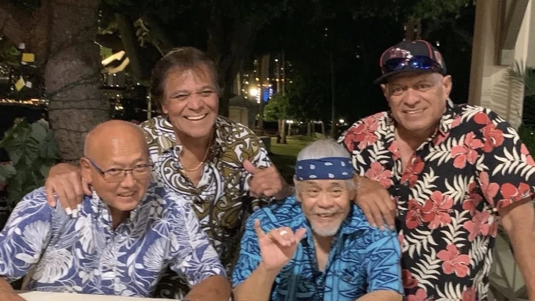 Singer and guitarist Art Kalahiki performs at this cafe in Waikīkī