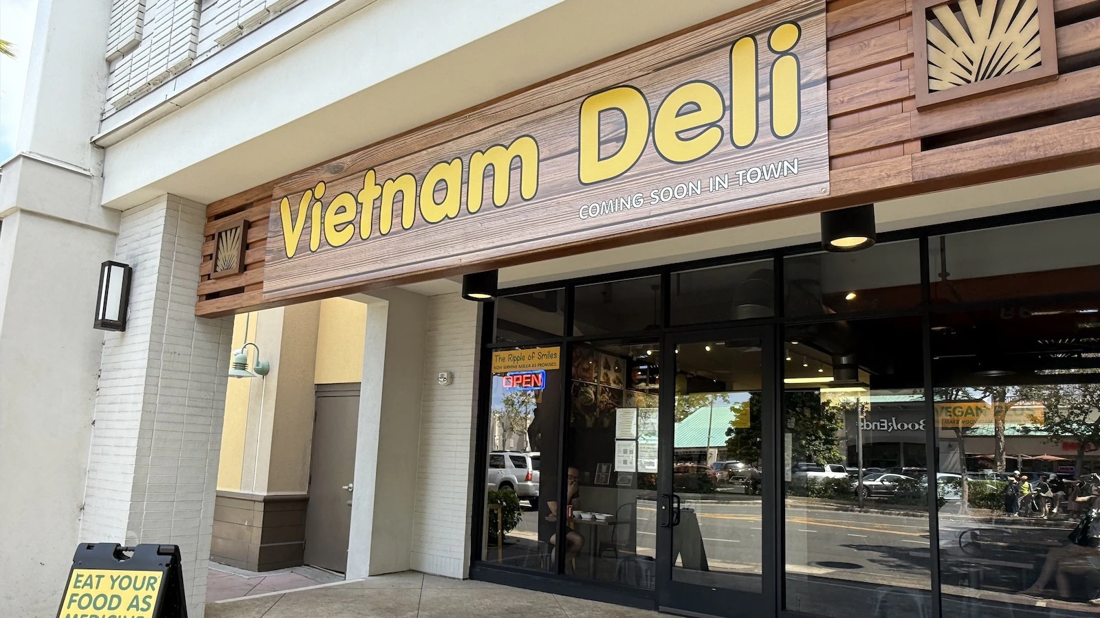 Vietnam Deli sign