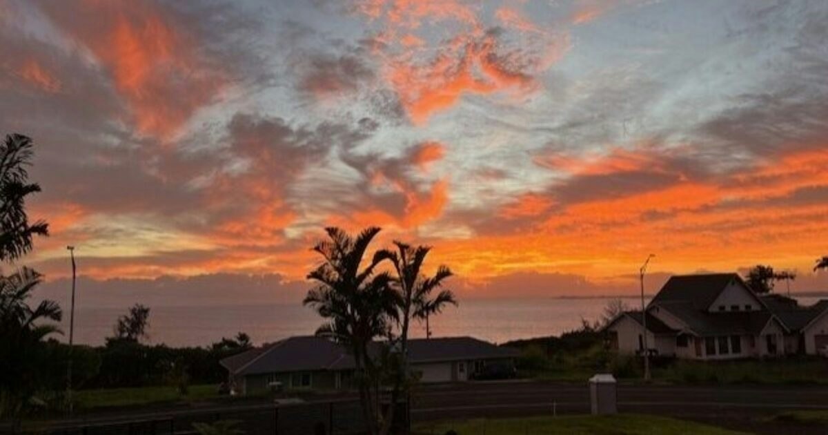 Hawai‘i Skies: Flaming clouds at sunrise